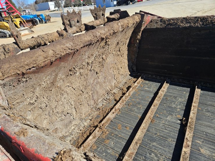 new-holland-195-image-16