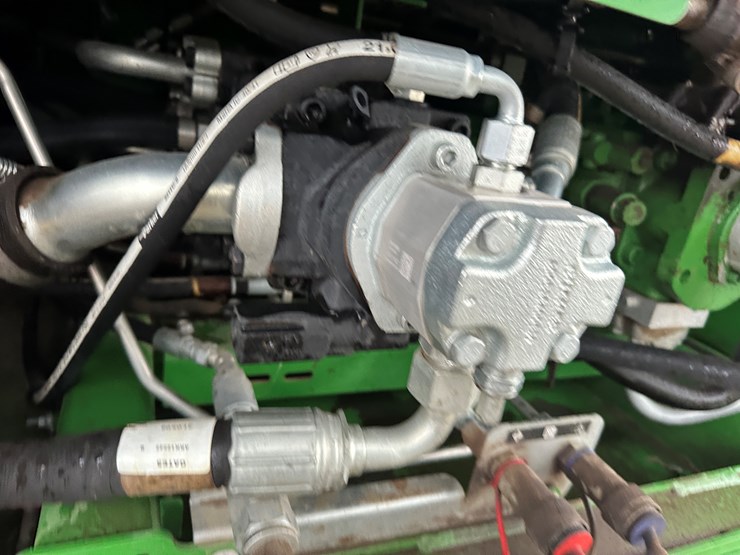 2021-john-deere-cp690-image-41