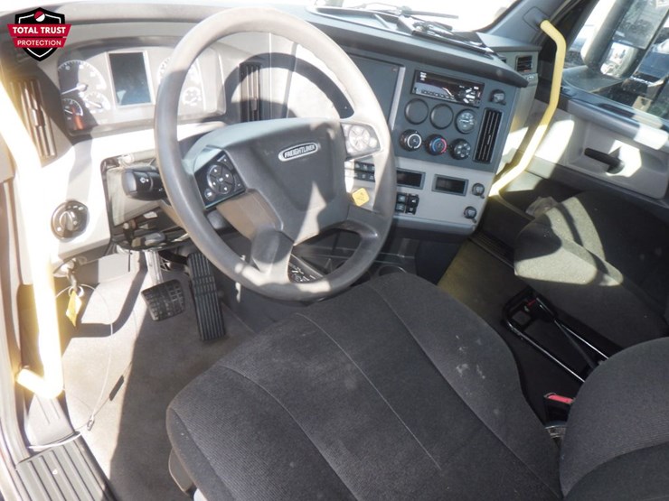 2022-freightliner-cascadia-116-image-15