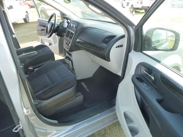 2014-dodge-grand-caravan-image-20