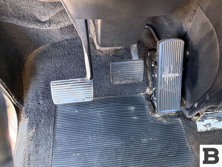 1992-freightliner-fld120-image-55