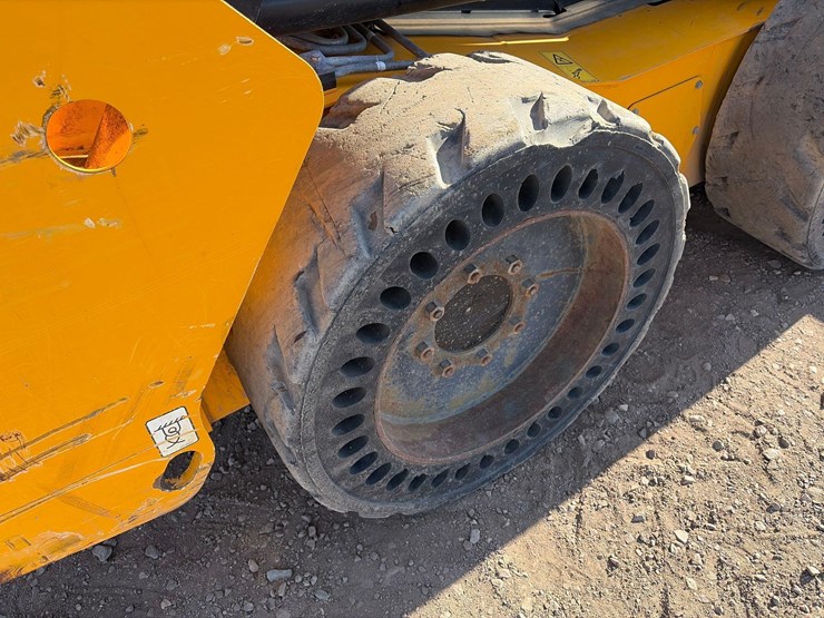 2016-jcb-135-image-25