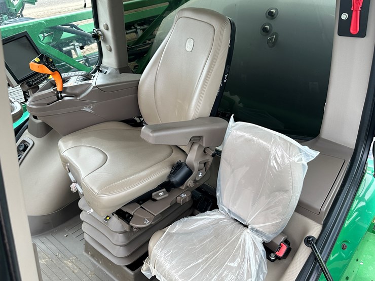 2021-john-deere-r4038-image-92