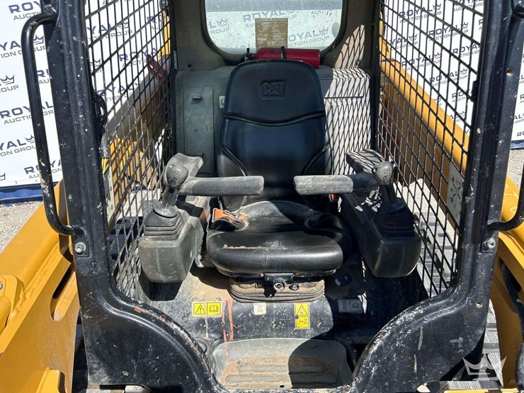 2023-caterpillar-259d3-image-11