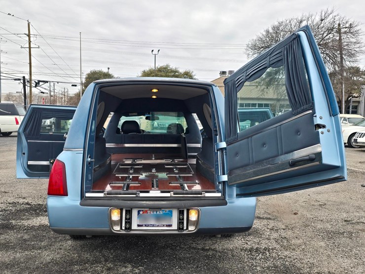 2004-cadillac-eagle-ultimate-hearse,-eagle-coachbuilders,-hearse-collector-special-image-42