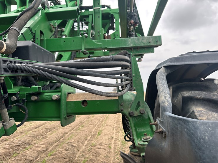 2021-john-deere-r4038-image-19