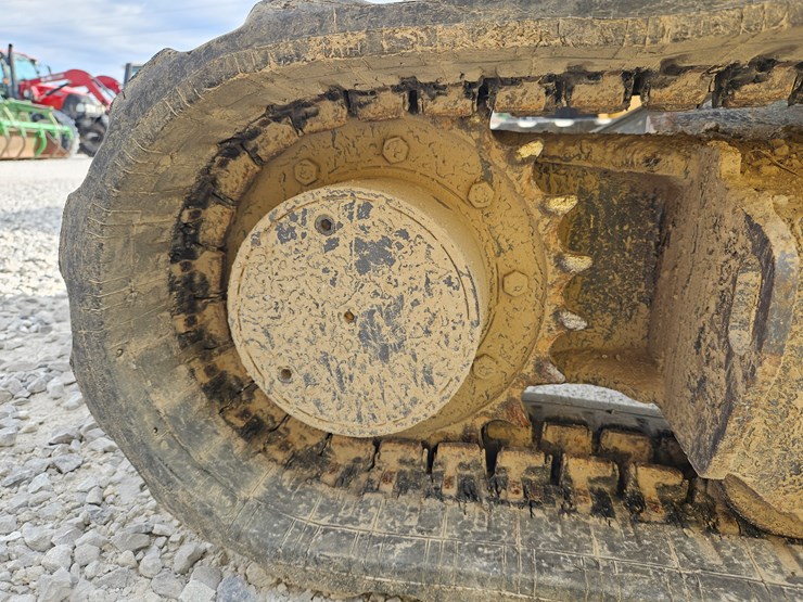 2018-case-cx37c-image-20