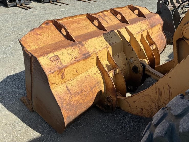 2015-case-570l-xt-image-8