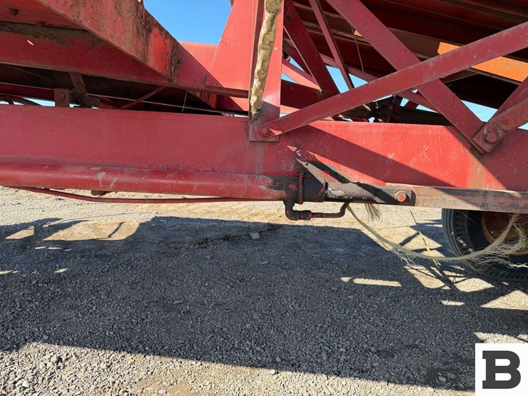 new-holland-1030-image-17