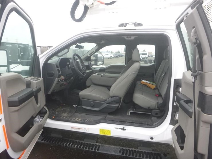 2022-ford-f550-image-15