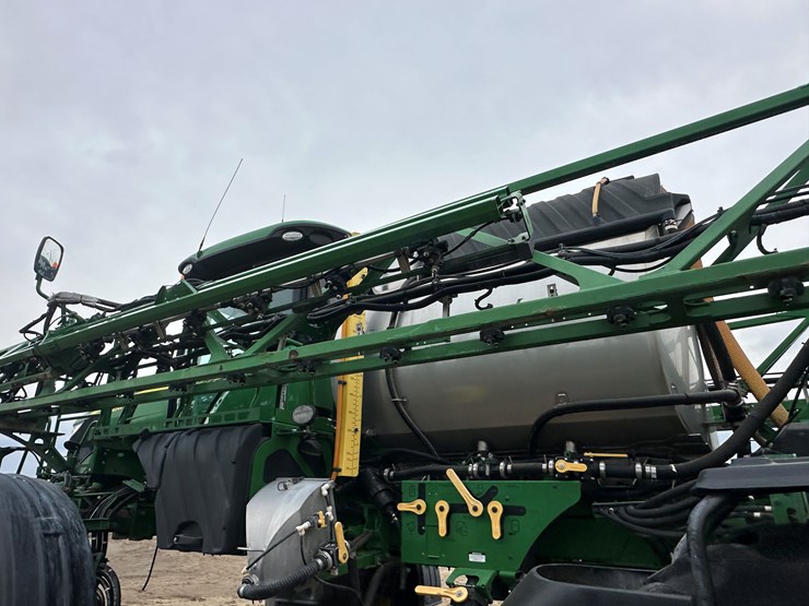 2021-john-deere-r4044-image-35