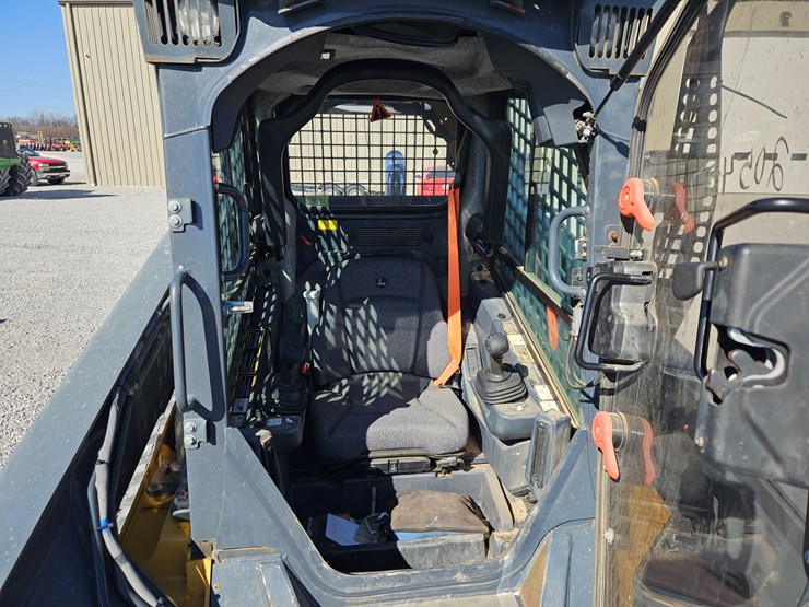 2022-deere-333g-image-8