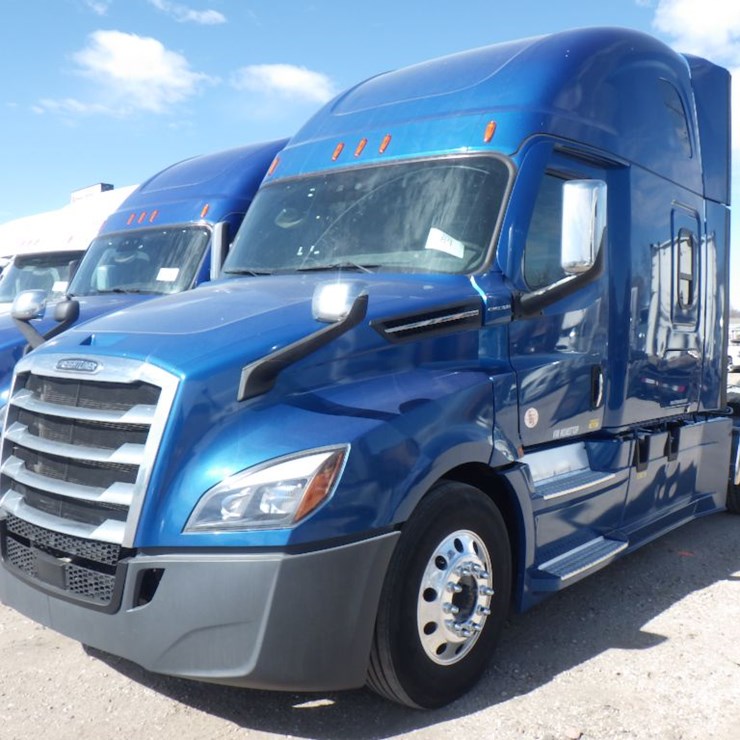 2021 FREIGHTLINER CASCADIA 126