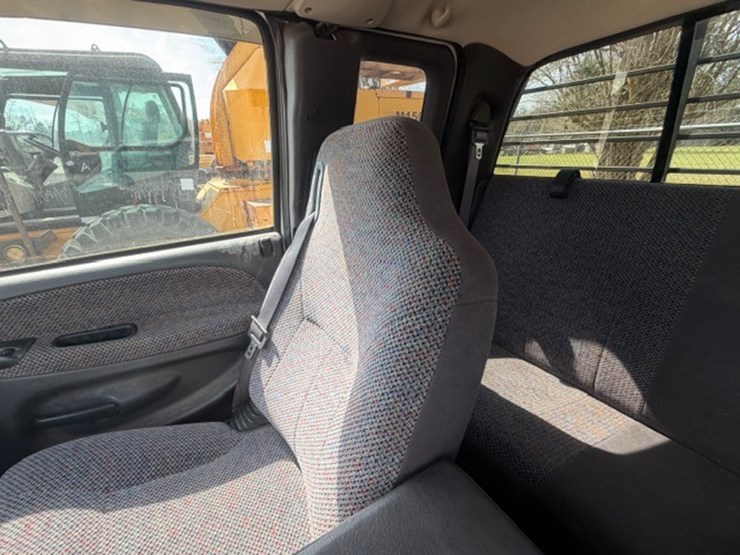 2002-dodge-ram-3500-image-36