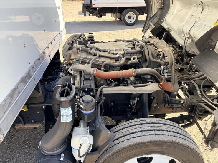 2023-isuzu-nrr-image-12