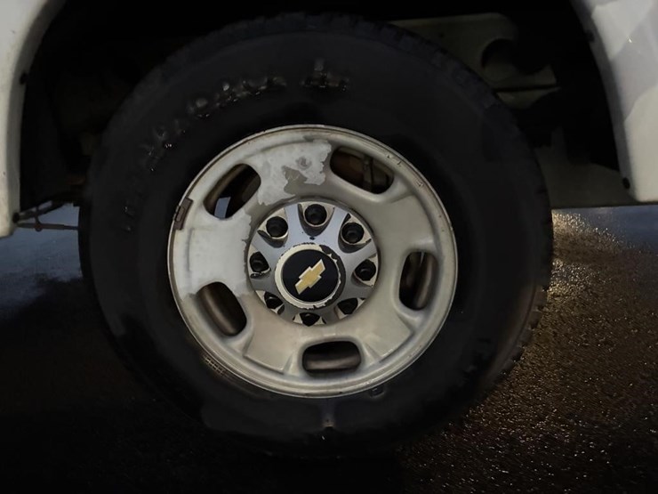 2011-chevrolet-2500-image-5