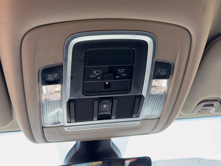 2020-ram-2500-laramie-image-26