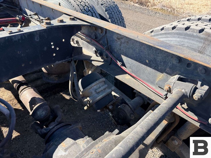 1992-freightliner-fld120-image-26