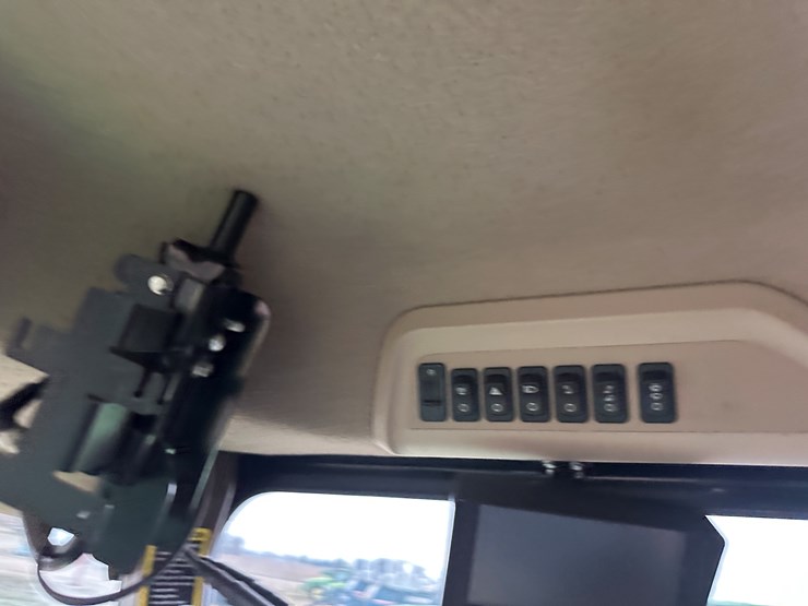 2021-john-deere-cp690-image-128