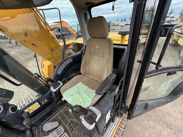 2012-jcb-js160-image-23