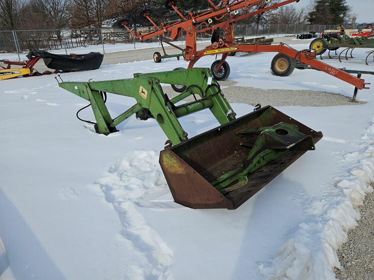 john-deere-148-image-1