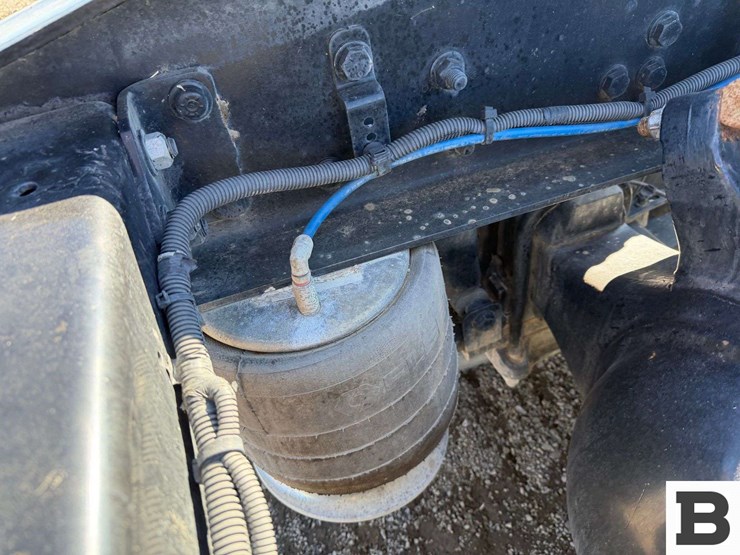 2017-freightliner-cascadia-125-image-31