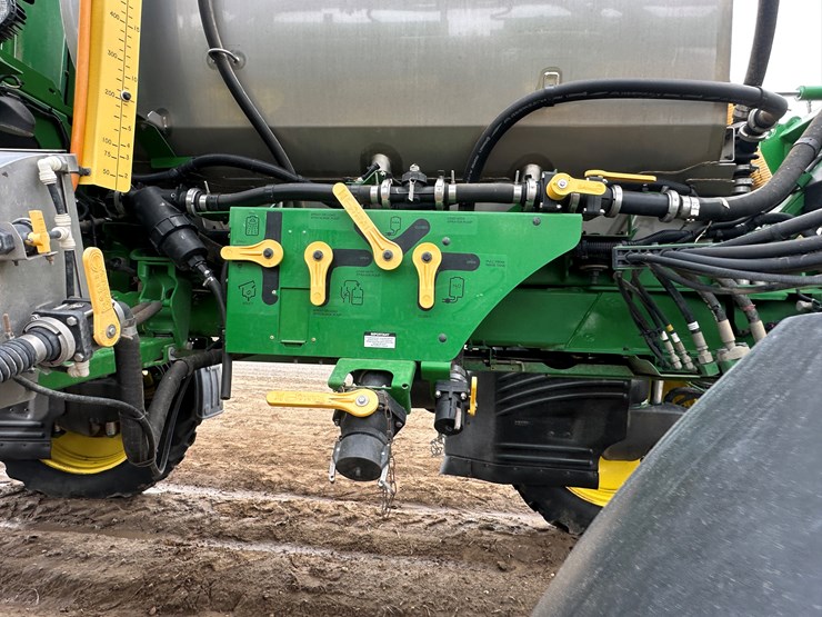 2021-john-deere-r4044-image-36