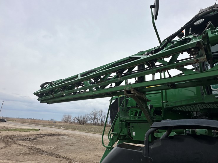 2021-john-deere-r4044-image-45