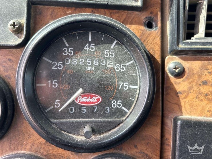 2001-peterbilt-330-image-6