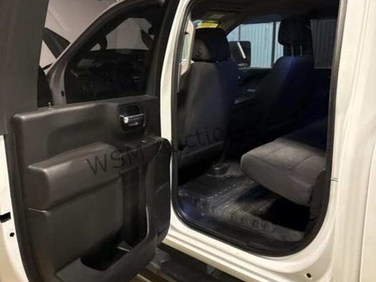 2020-chevrolet-silverado-3500hd-image-29