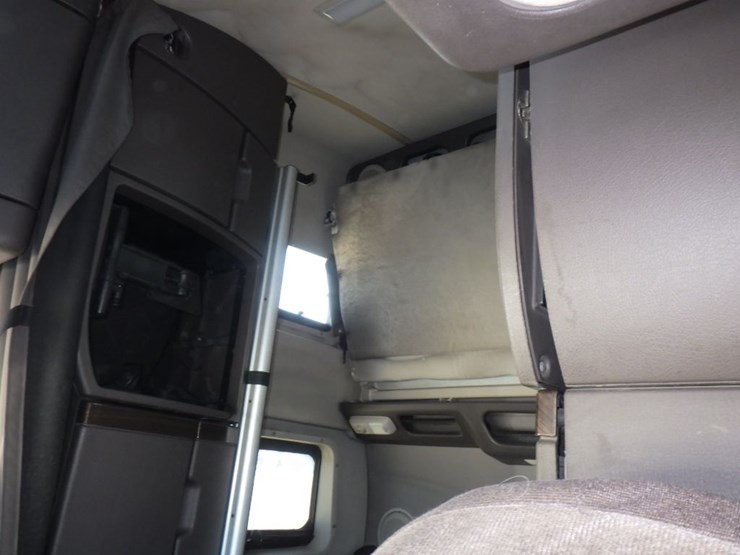 2017-volvo-vnl780-image-20