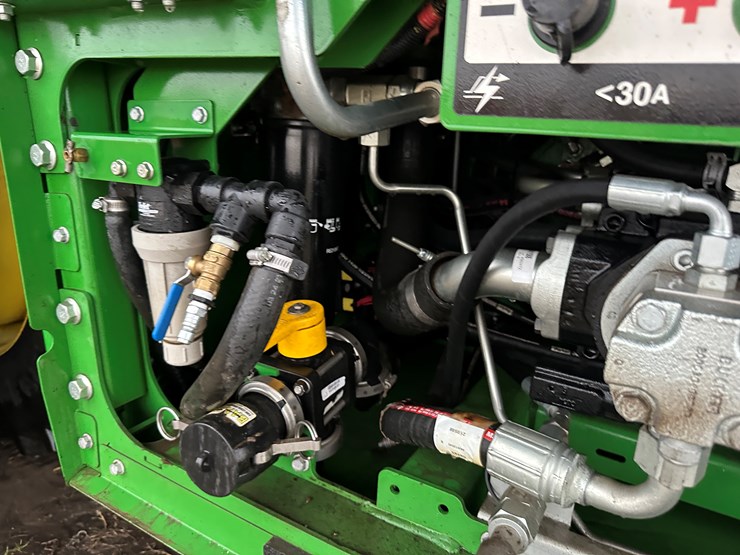 2021-john-deere-cp690-image-39