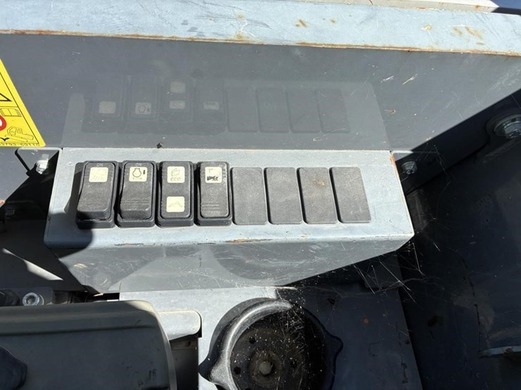 2021-takeuchi-tb230-image-17