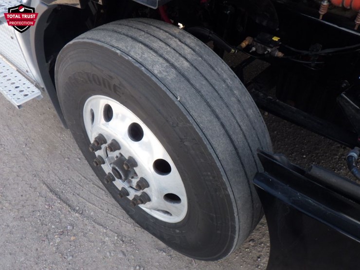 2022-freightliner-cascadia-116-image-22