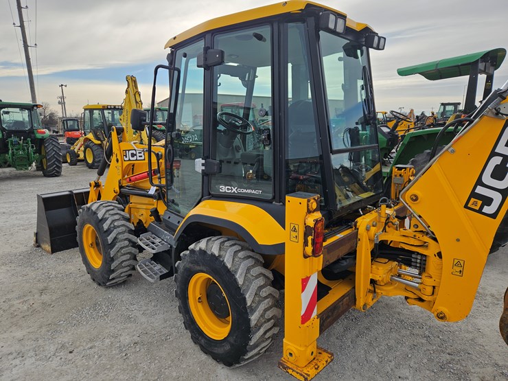 2018-jcb-3cx-compact-image-15