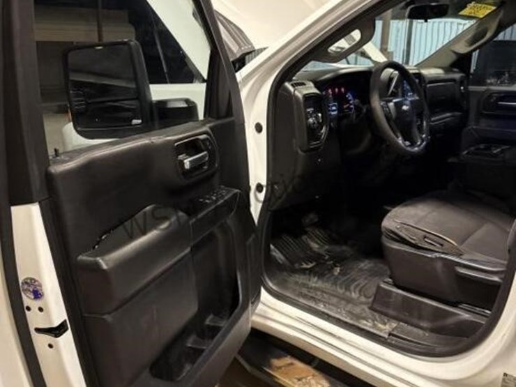 2020-chevrolet-silverado-3500hd-image-27