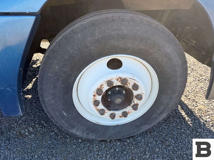 1995-freightliner-fld112-image-33