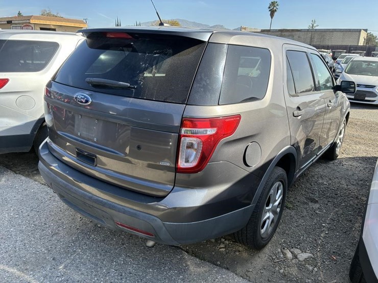 2015-ford-explorer-image-3