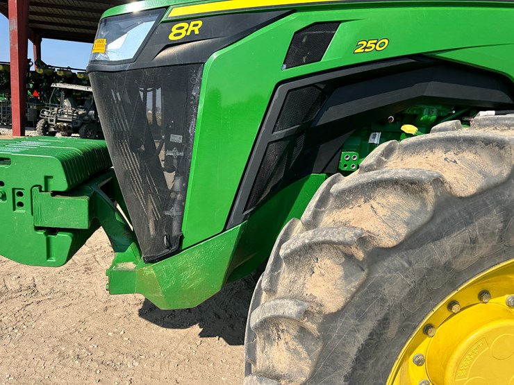 2023-john-deere-8r-250-image-32