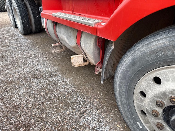 1999-volvo-vnl42t-dump-truck-image-21