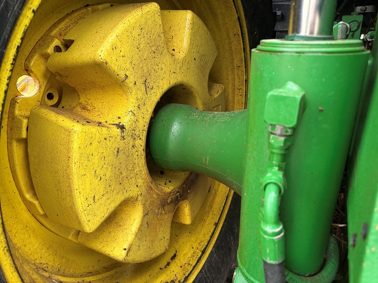 2012-john-deere-8335r-image-15