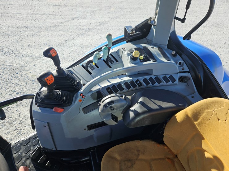 2010-new-holland-t6030-image-15