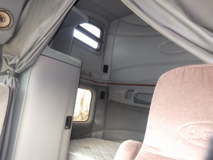 2001-peterbilt-387-image-18