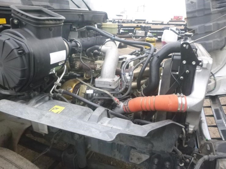 2013-hino-268-image-18