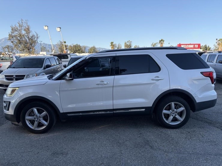 2016-ford-explorer-xlt-image-7