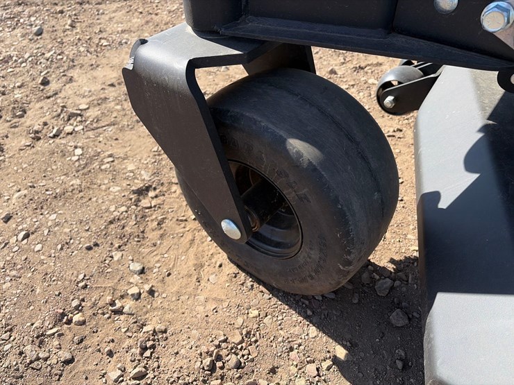 2025-yakta-yxr-920-commercial-zero-turn-mower-image-17