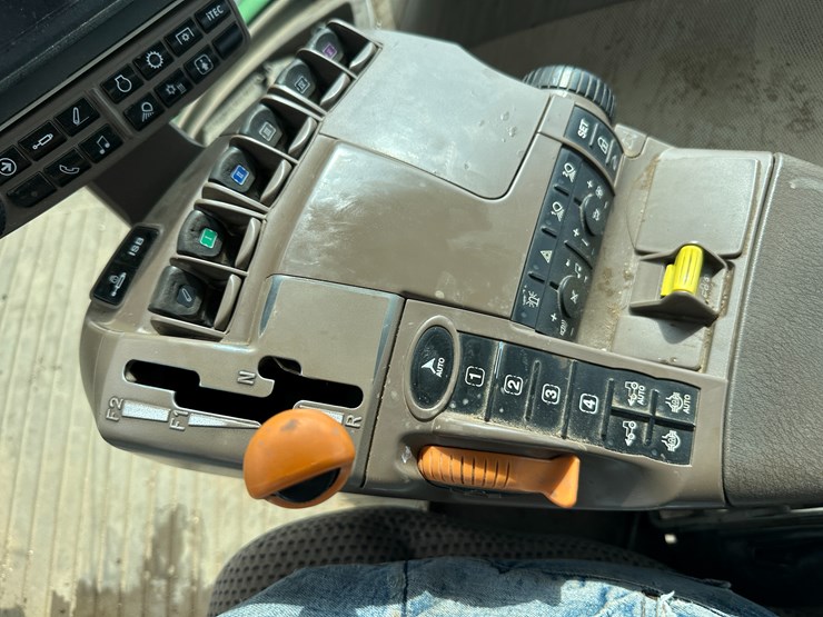 2019-john-deere-8295r-image-61