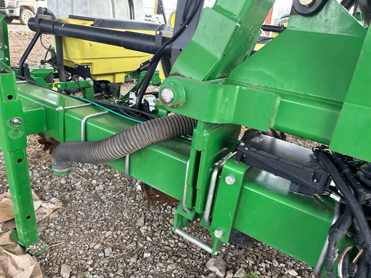 john-deere-1725-image-52