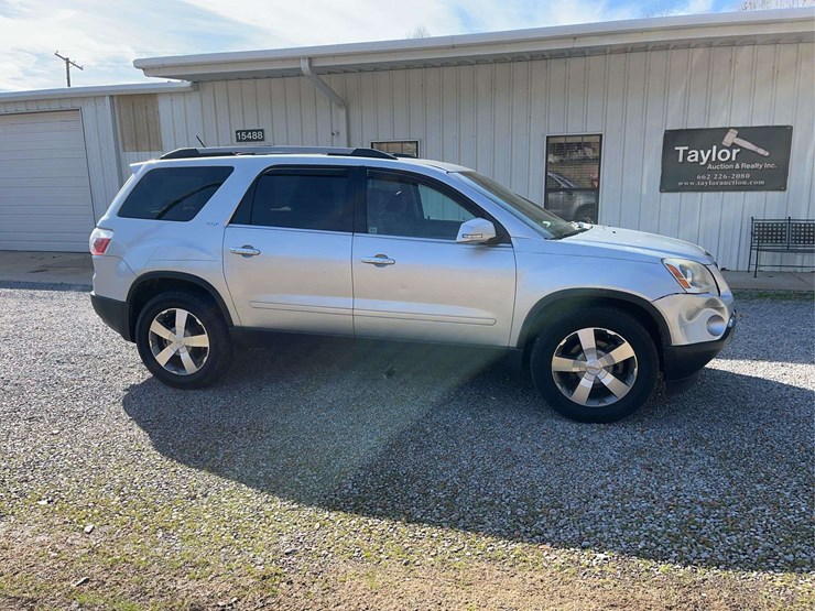 2011-gmc-acadia-image-2