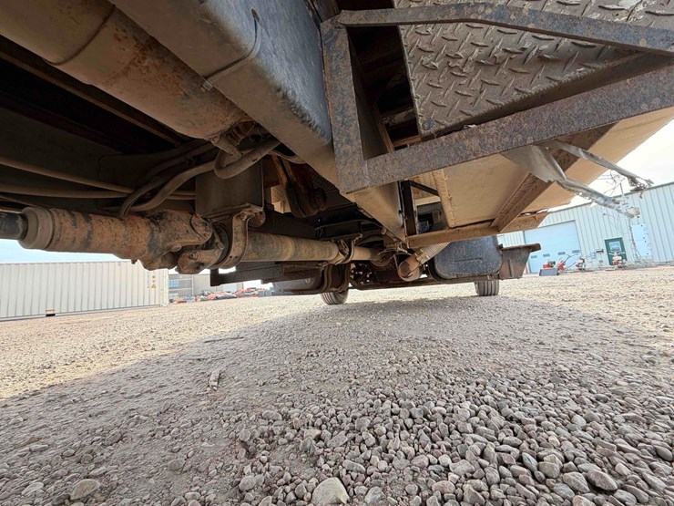 2001-tk-sterling-m5500-chassis-image-11